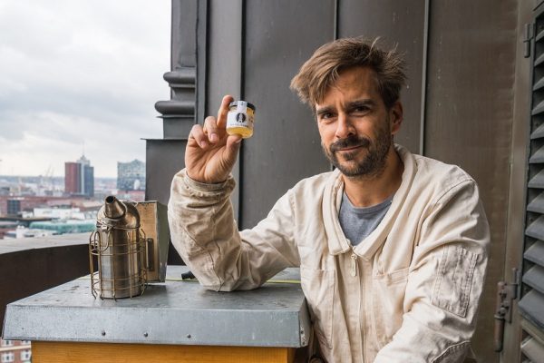 Imker mit den Michel-Bienen