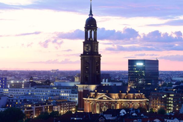 Der Michel bei Nacht