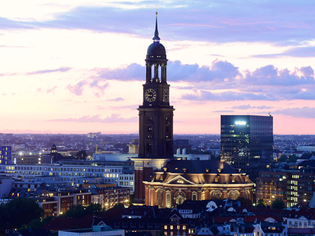 Der Michel bei Nacht