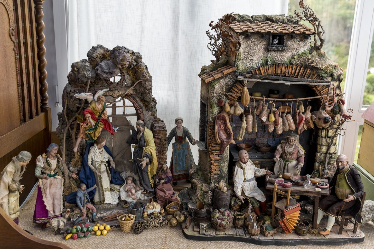 Der katholische Bayer Kurt Rechenberg schenkt seine Krippensammlung dem Hamburger Michel, Ausstellung von Weihnachtskrippen in der Krypta der Hauptkirche St. Michaelis