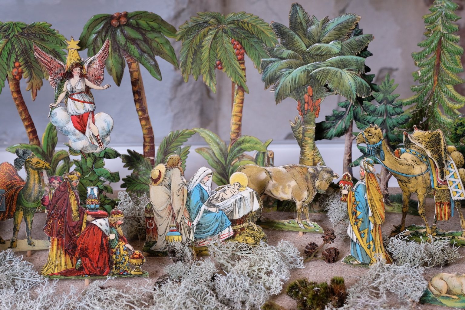 Der katholische Bayer Kurt Rechenberg schenkt seine Krippensammlung dem Hamburger Michel, Ausstellung von Weihnachtskrippen in der Krypta der Hauptkirche St. Michaelis
