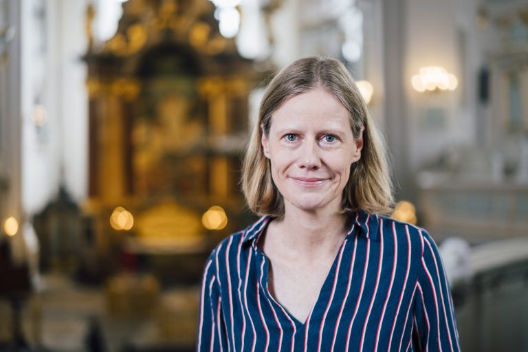 Porträt von Ines Lessing.