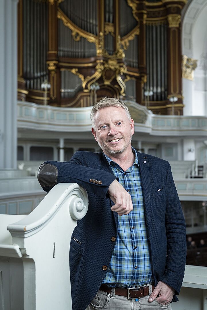 Kantor und Organist Magne H. Draagen im Hamburger Michel