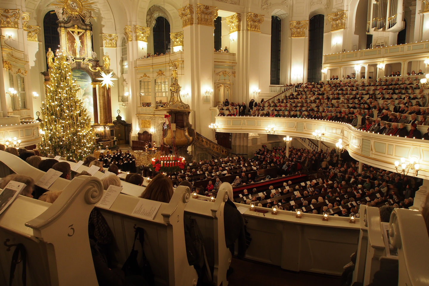 Epiphanias Lichterkirche im Michel