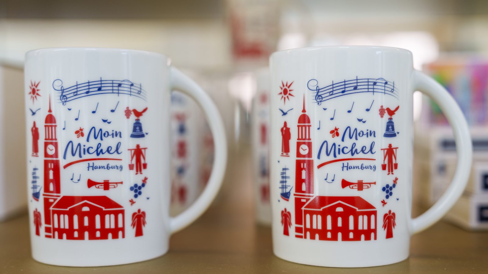 Moin-Michel-Tasse im Regal des MichelShops