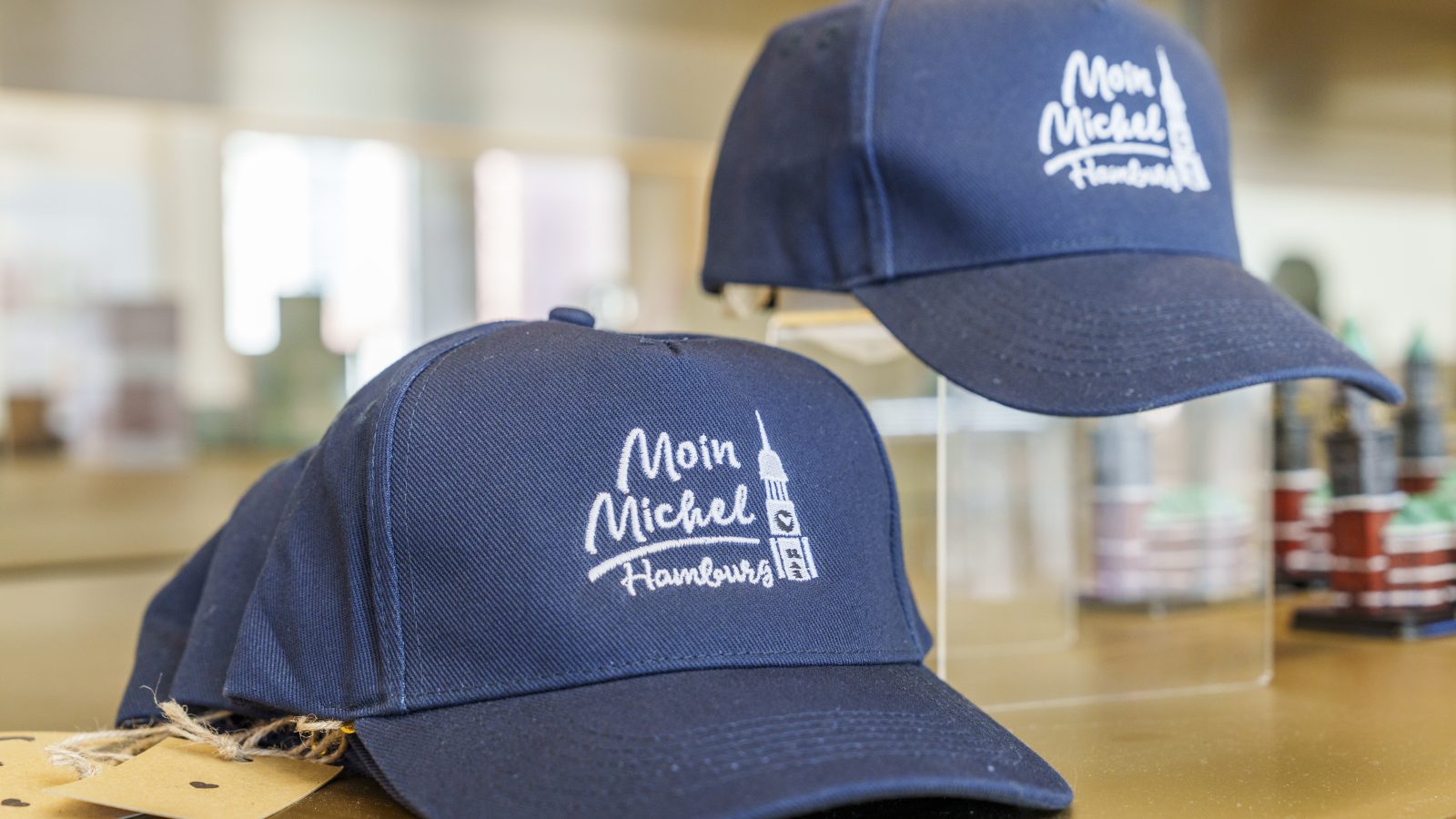 Moin-Michel-Cappie im Regal des MichelShops