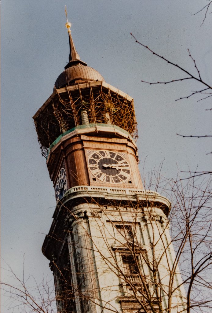Foto der Turmsanierung im März 1991