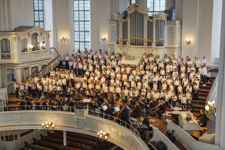 Die Kinder der Singschule St. Michaelis bei ihrem Auftritt