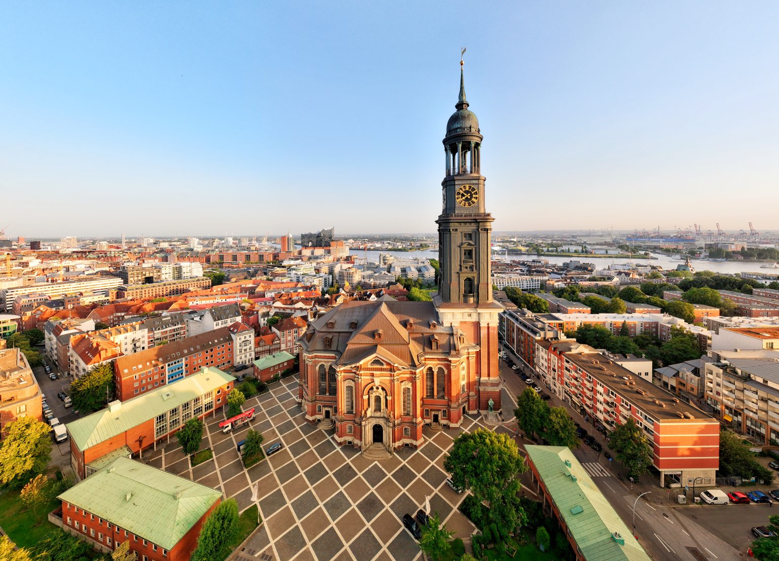 Nordseite der Hauptkirche St. Michaelis