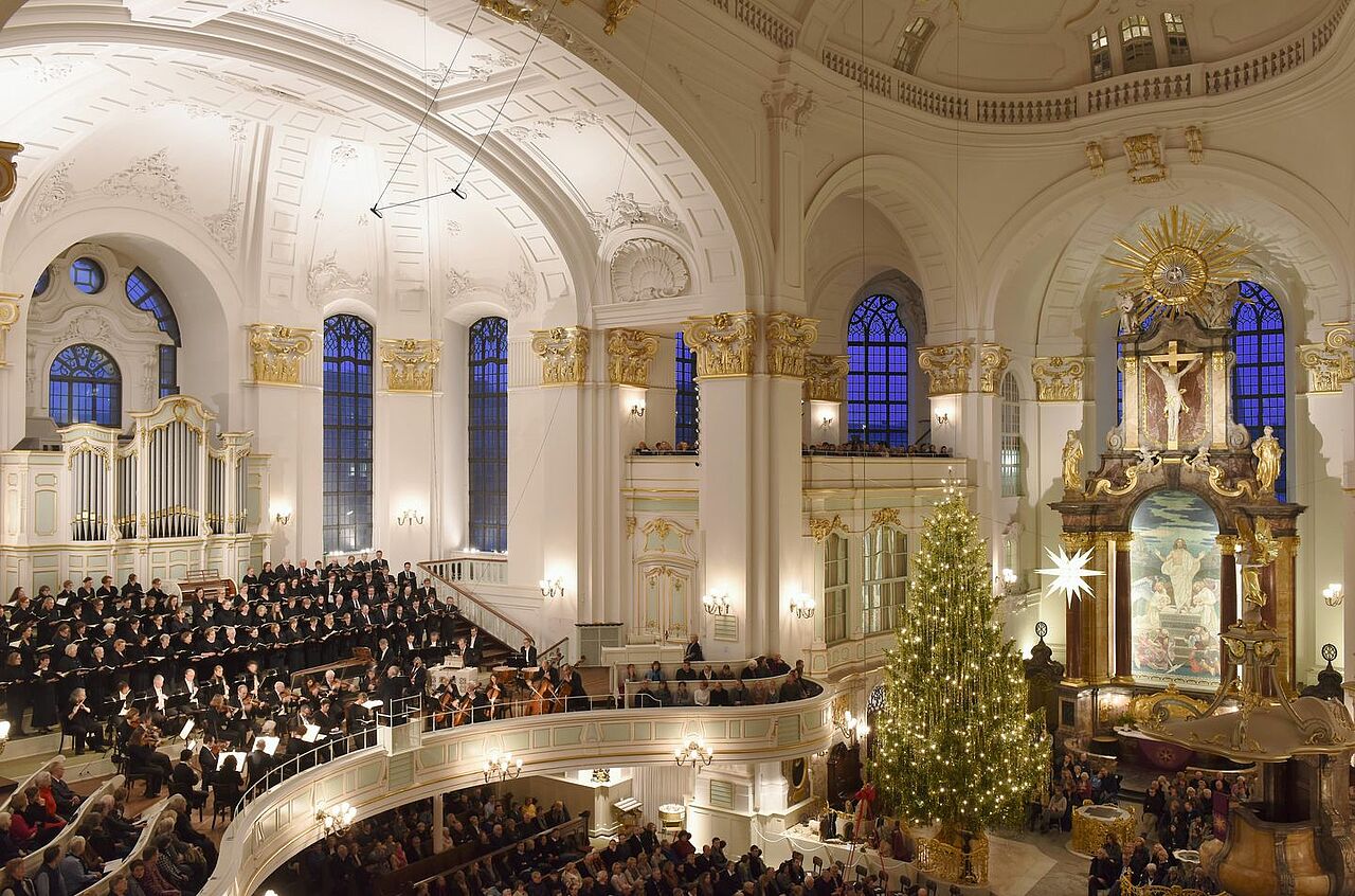 Chor St. Michaelis bei einem Weihnachtskonzert